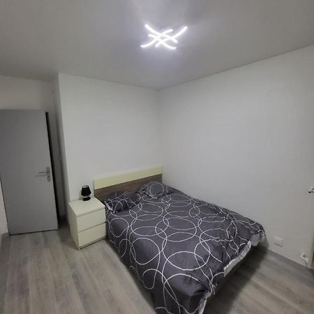Chambre Neuve Dans Un Logement Partage A 10 Minute Du Circuit 24H Allonnes  Exterior foto