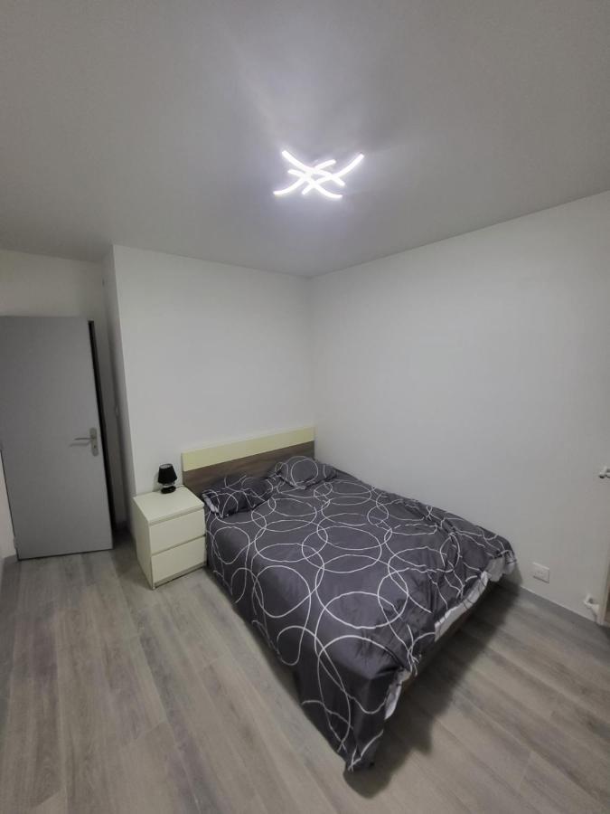 Chambre Neuve Dans Un Logement Partage A 10 Minute Du Circuit 24H Allonnes  Exterior foto