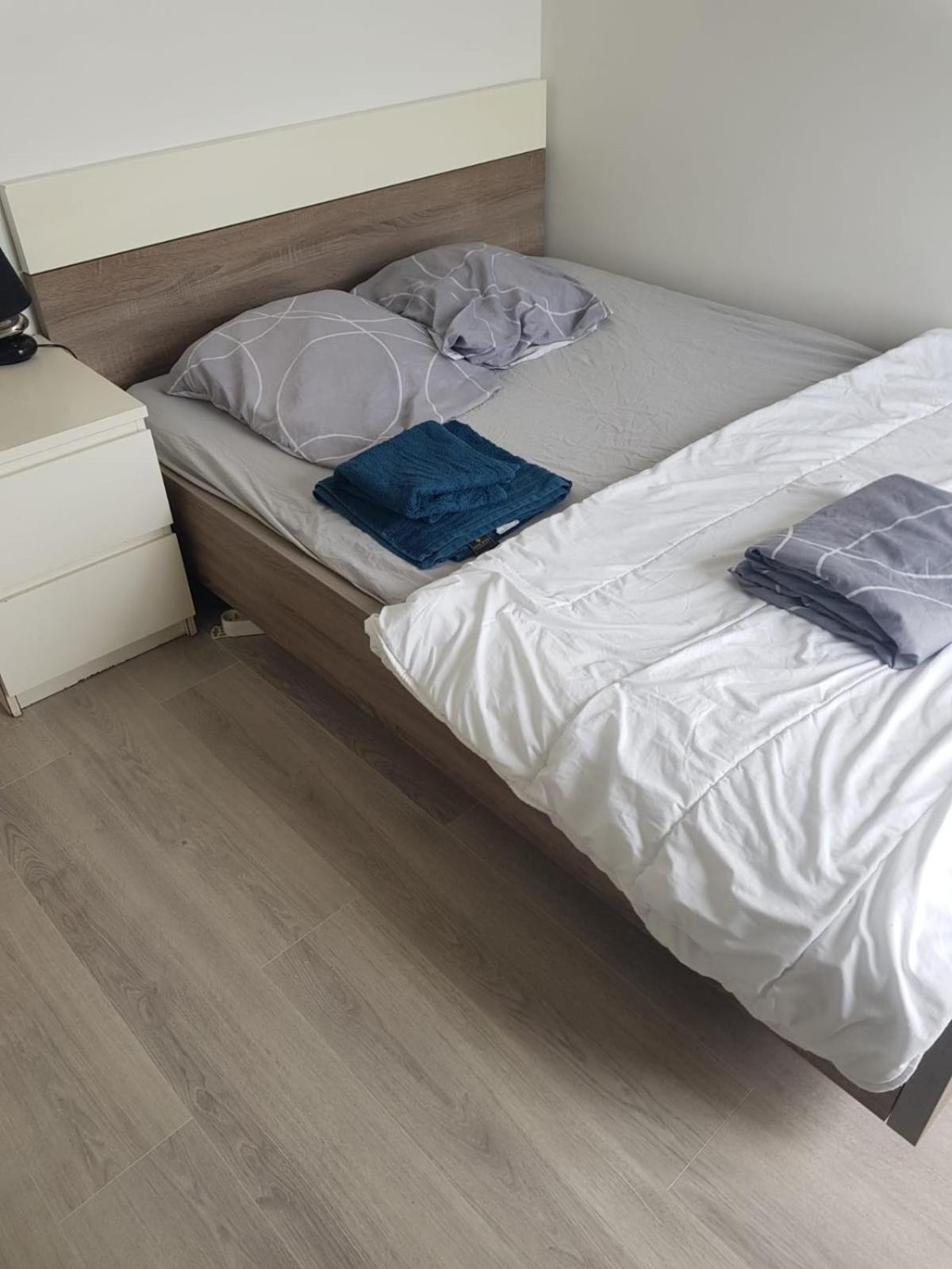Chambre Neuve Dans Un Logement Partage A 10 Minute Du Circuit 24H Allonnes  Exterior foto